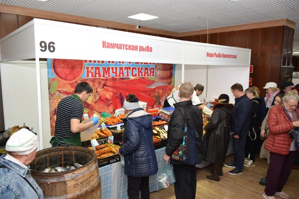 рыбная ярмарка рыбак камчатки. ярмарка петропавловск камчатский. ярмарка рыбы. камчатская ярмарка. камчатская рыба в чебоксарах в мтв.