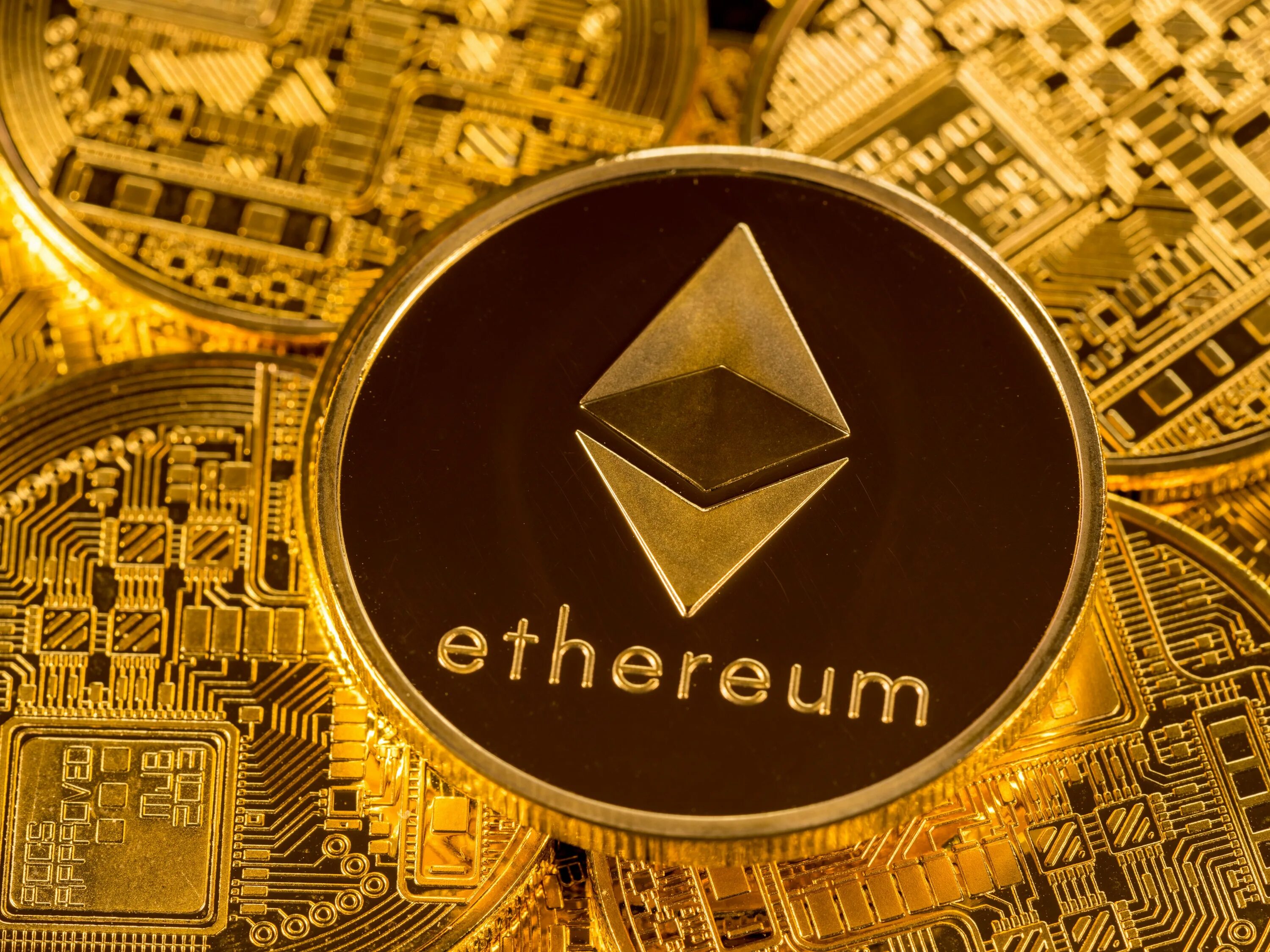 Логотип ethereum. Эфир криптовалюта. Криптовалюта эфириум. Ethereum. Hot crypto news ethereum.