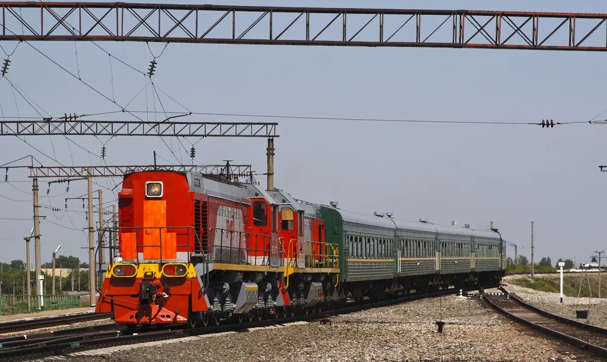 электровозы кавказские. рыздвяный железная дорога. жд вокзал изобильный.