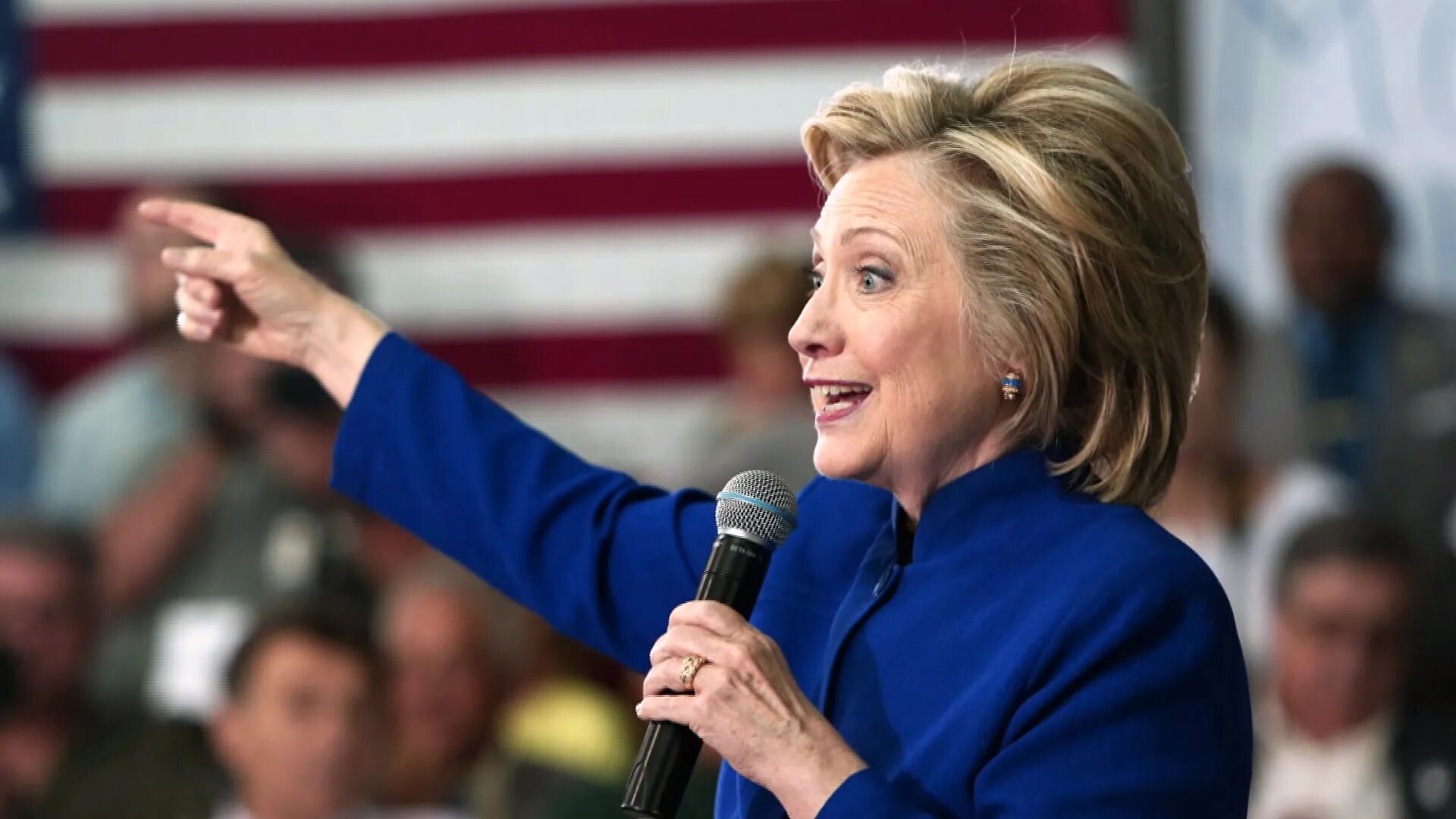 Bill Clinton sparred with an audience member who heckled him over his Obamacare 