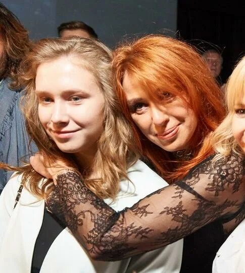 Дочь апиной ксения фото Как выглядит 20-летняя дочка Алены Апиной, которая появилась на свет от суррогат