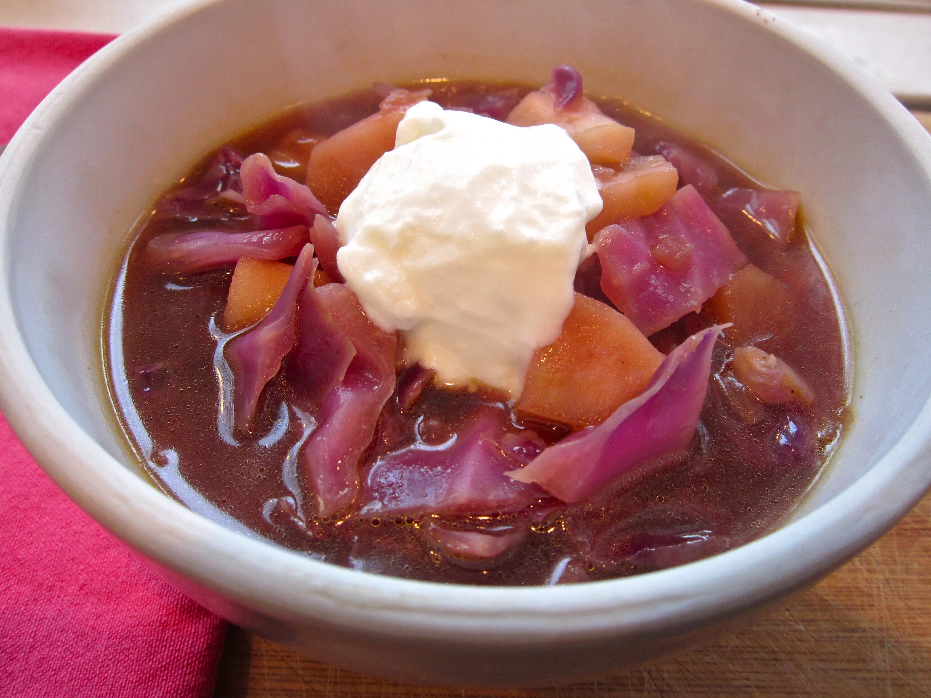 Краснокочанная капуста пюре. Пюре из краснокочанной капусты. Борщ с краснокочанной капустой. Суп из краснокочанной капусты борщ. Гордон рамзи краснокочанная капуста.