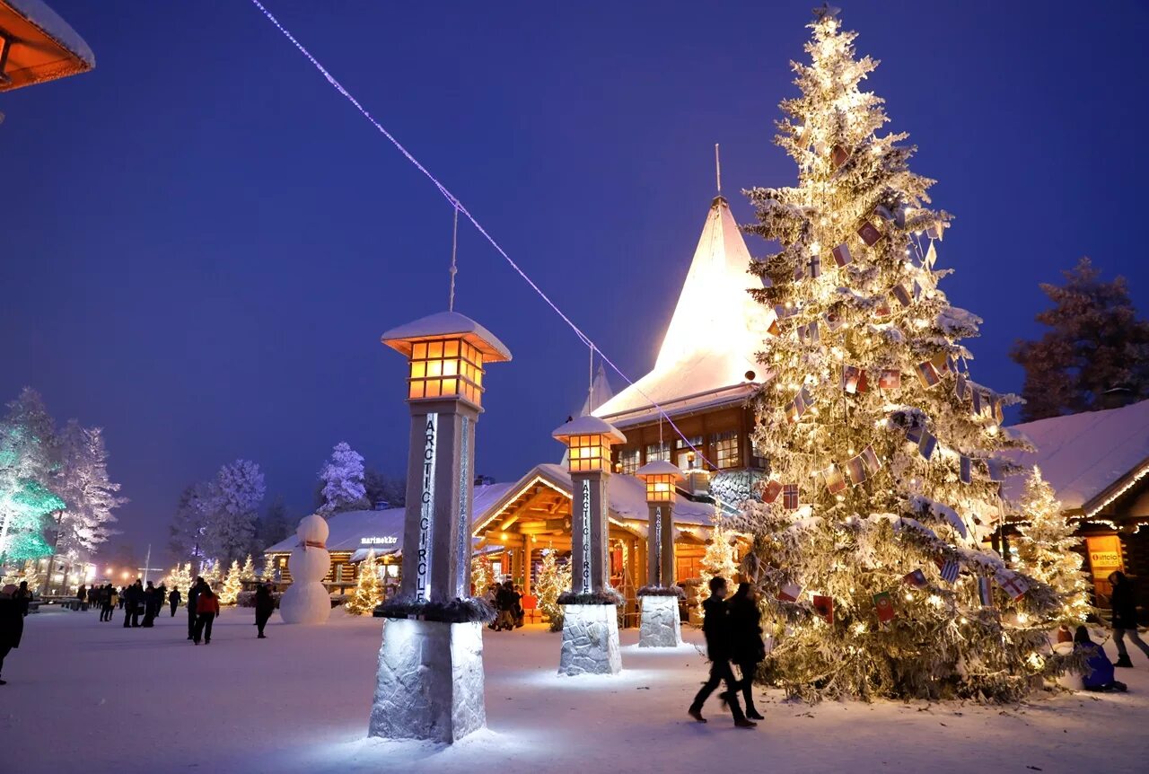 Резиденция деда мороза на аляске. Saint nicholas santa clause. Резиденция санта клауса в лапландии. Santa is coming. Деревня йоулупукки финляндия.