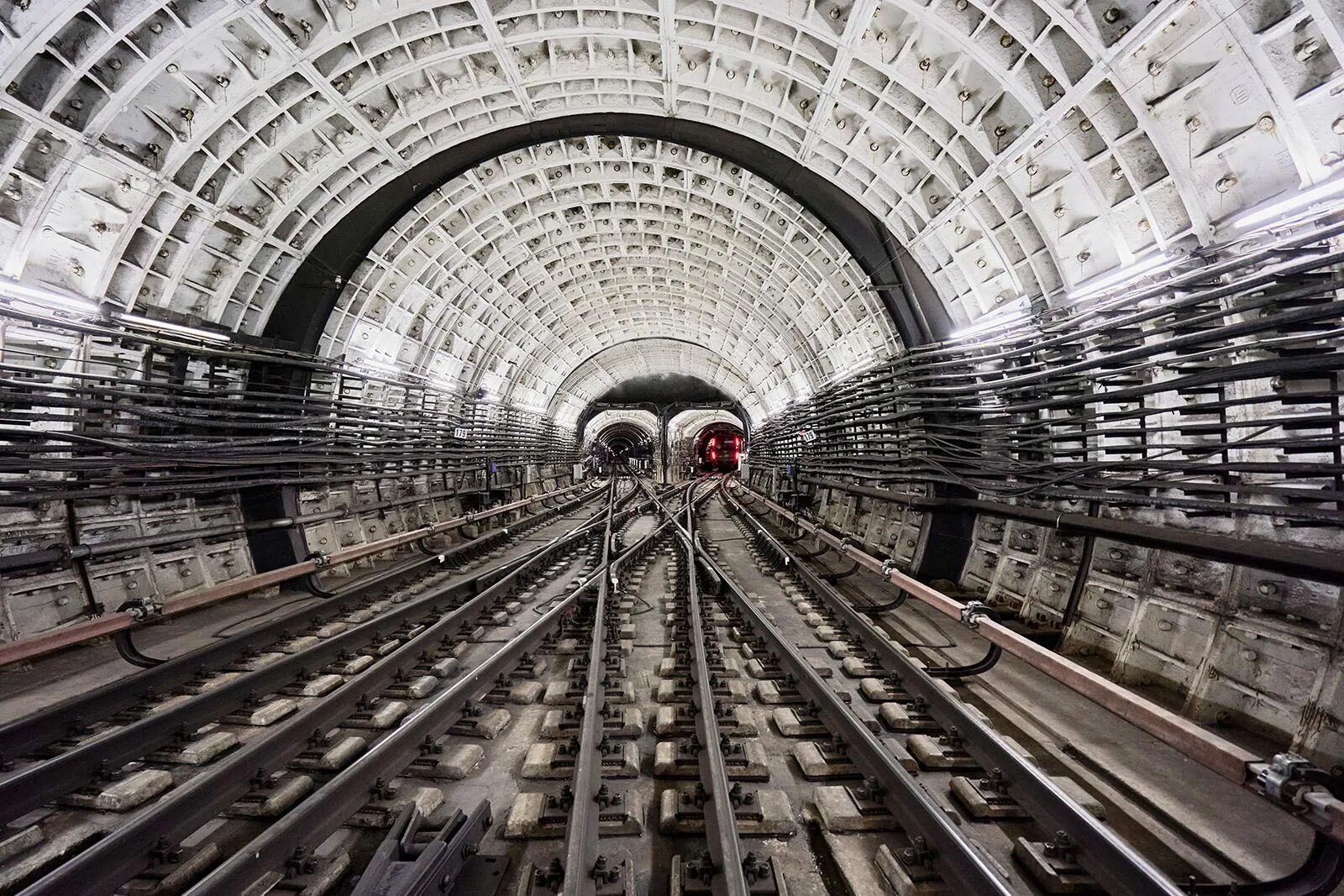 Московское метро новости. Тоннель метро. Тоннель метро Москвы. Тоннели Московского метрополитена. Поезд в тоннеле метро.