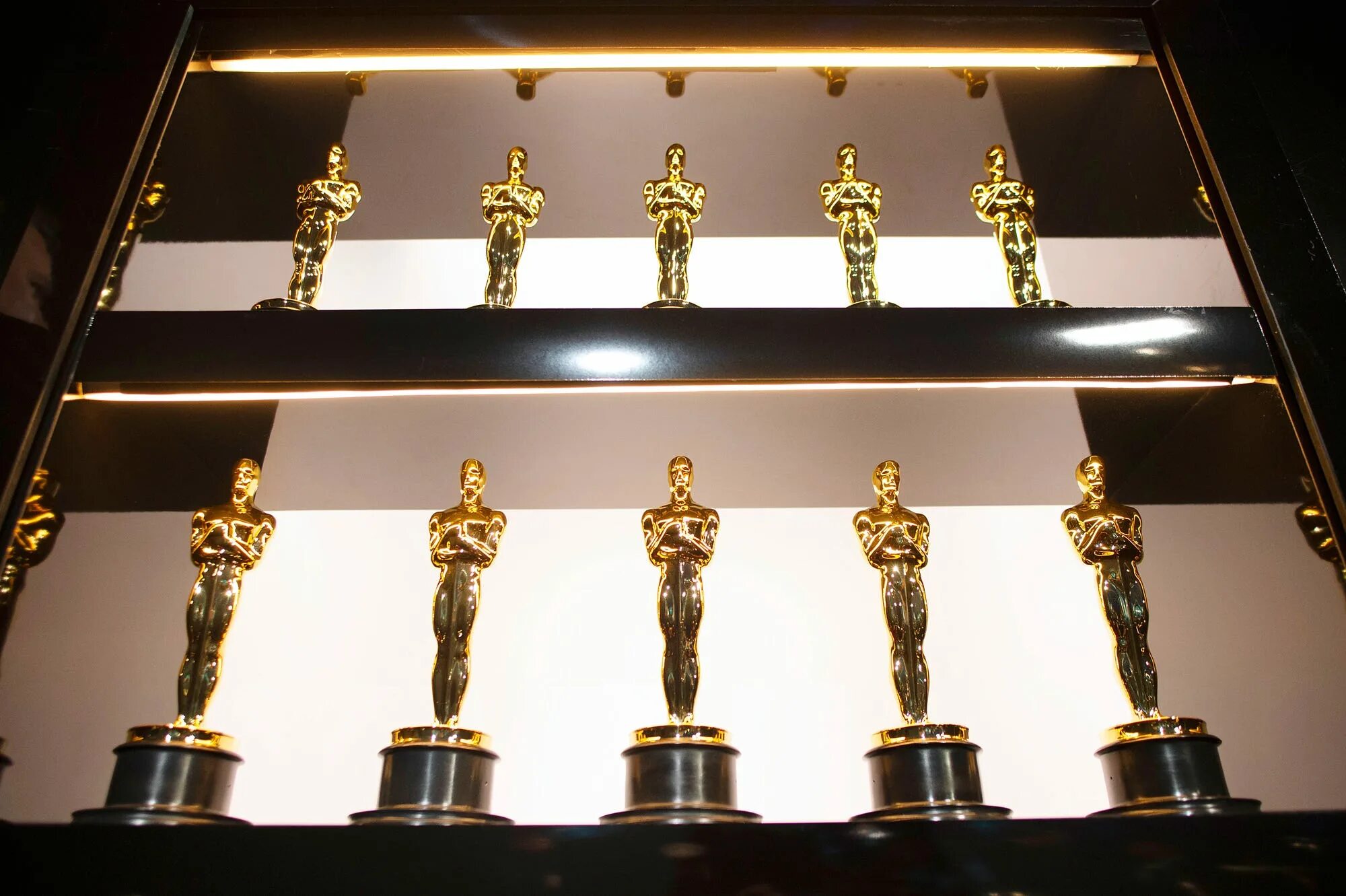 Цена на оскаре. Церемония награждения Оскар. Вручение Оскара 2022. Академия Оскар. Статуя Оскар.