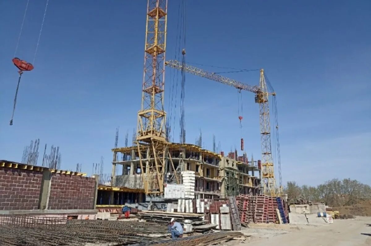 Строительство многоэтажных домов. Строящийся дом в омске. Строящийся дом. Новостройки стройка. Строящийся дом в омске.