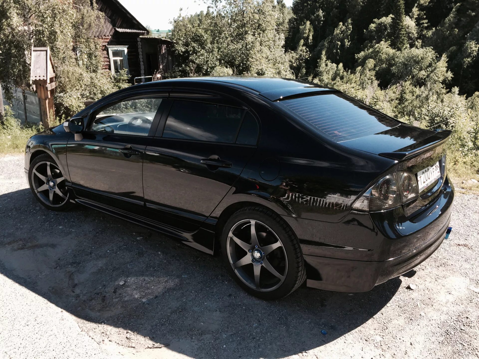 Honda civic 4d на золотых дисках. Хонда цивик 4д черный. Honda civic 4d черные диски. Honda civic 8 black. Honda civic 2008 черная.