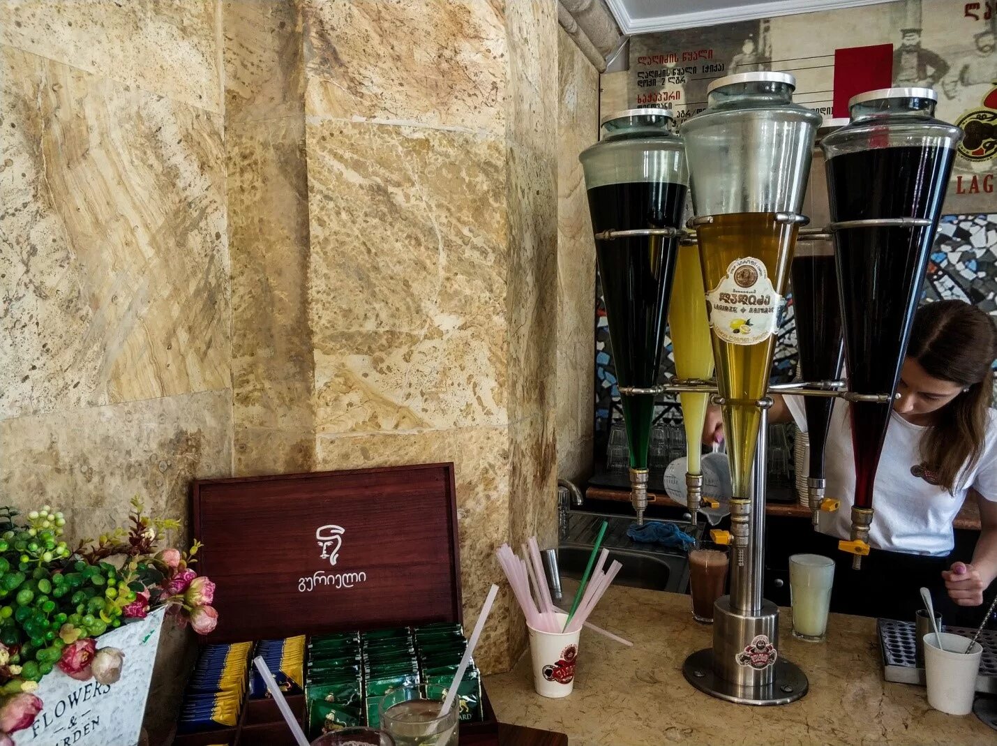 Лагидзе тбилиси. Лагидзе лимонад тбилиси. воды лагидзе в тбилиси. воды лагидзе на руставели.