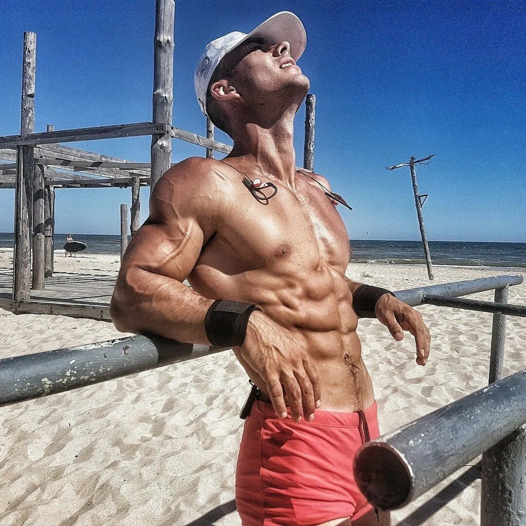 Дикий лось бицепс. Евгений лось атлет. Дикий лось бицепс. Евгений лось максим трухановец. Максим трухоновец вес.