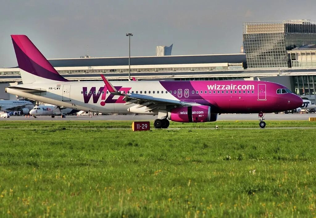 Wizz ереван. Wizz Air a320. Wizz Air a330f. Airbus a320 Wizz Air. Wizz Air Авиапарк.