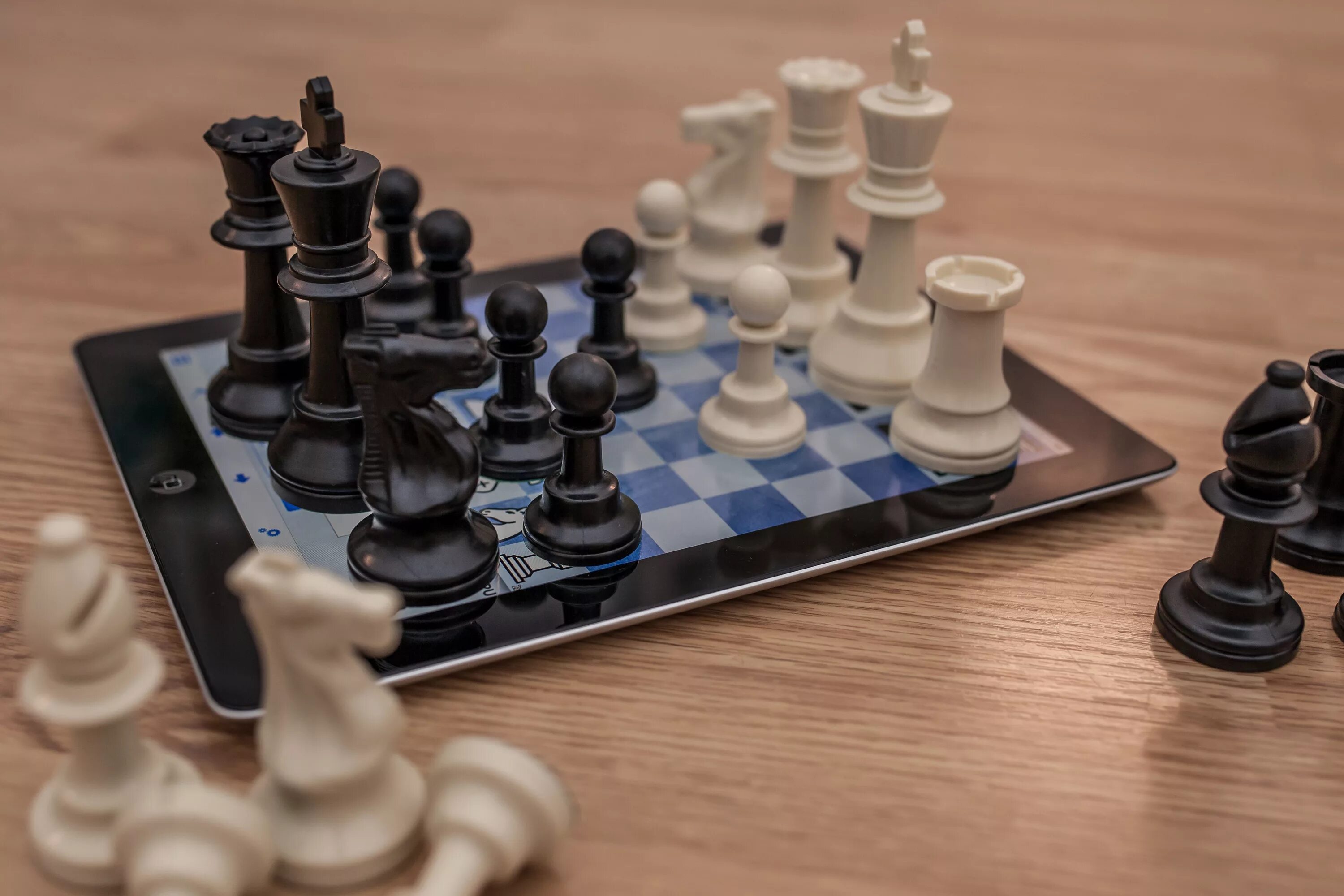 Магнус карлсен 2023. День шахмат. Чессбейс шахматы. Лишес шахматы. Лишес шахматы.