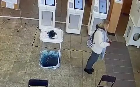 Девушка залила зеленкой избирательные бюллетени
