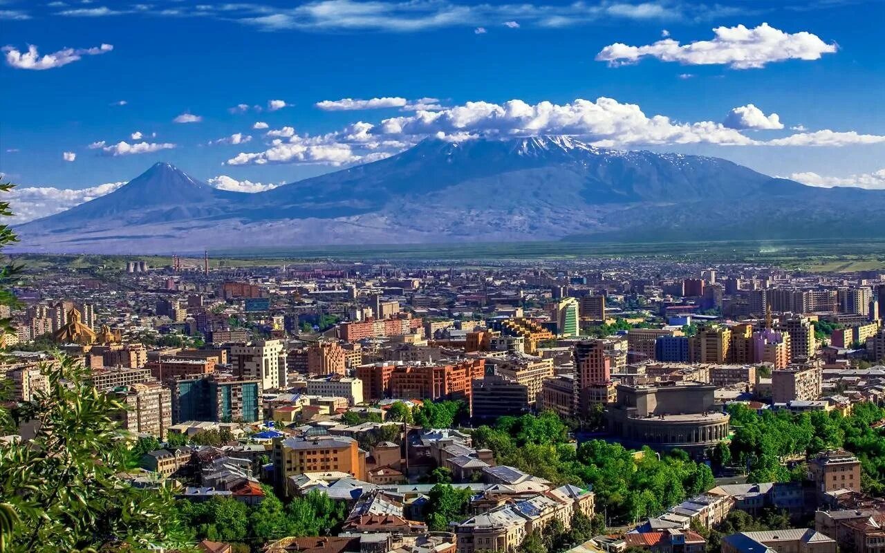 Ереван летом. Столица Армении Ереван. Каскад Ереван Арарат. Армения Ереван панорама. Армения столица Ереван фото.