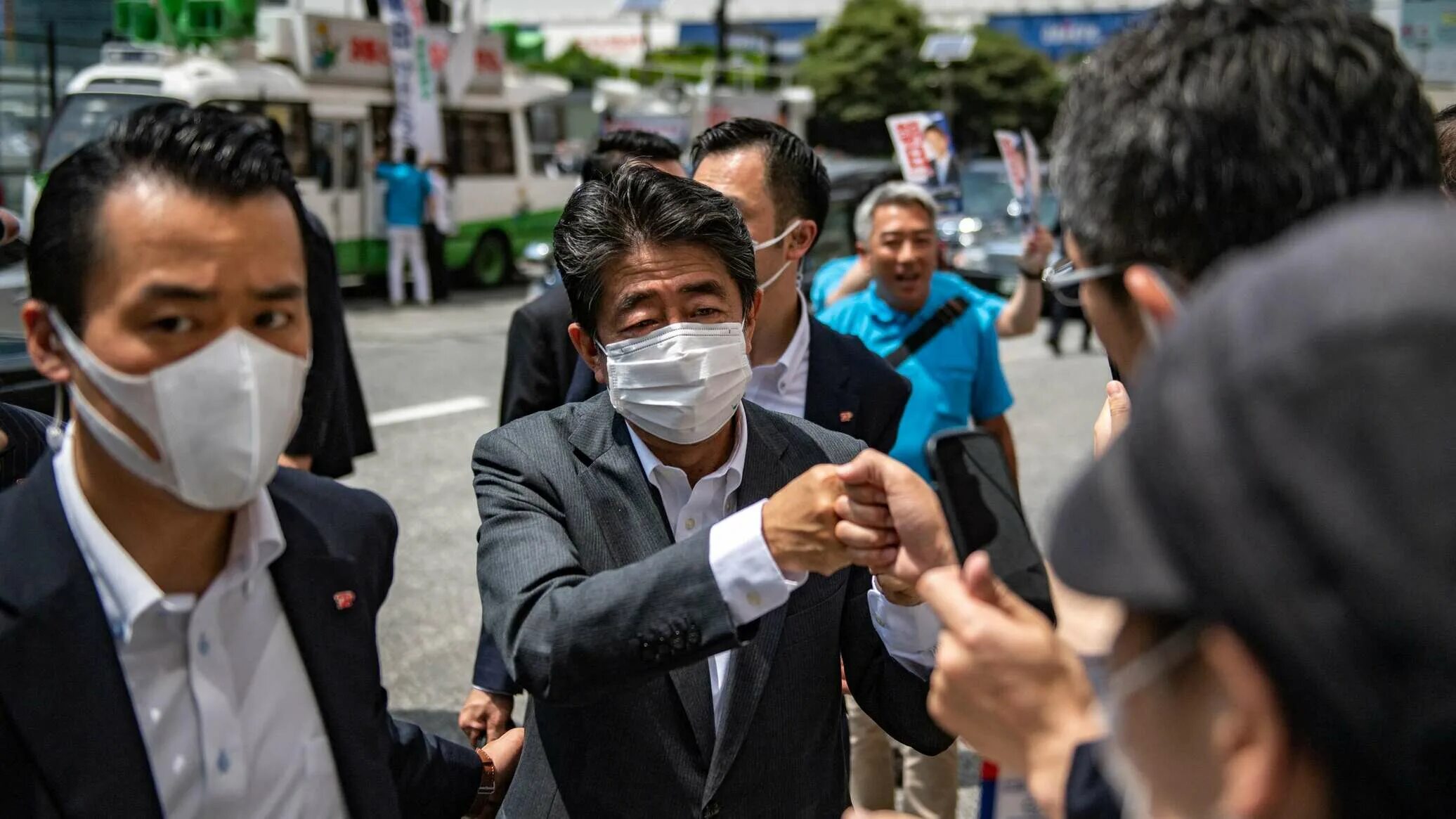 Причины нападения японии. Синдзо Абэ. Sind zo Abe. Нападение на премьер министра Японии 2022. Абэ Япония.