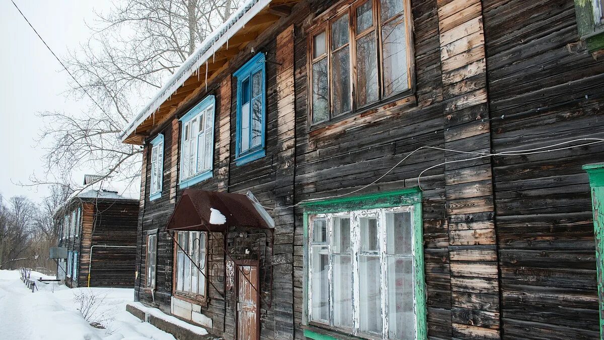 Старый дом 2025. Машиностроителей 84 ижевск. поселок машиностроителей ижевск. аварийные дома в ижевске на машиностроителей. ижевск поселок машиностроителей 1990 год.