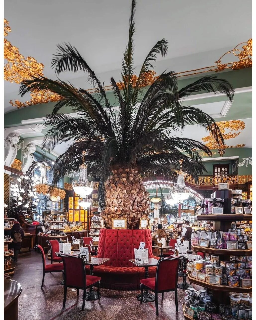 Магазин купцов елисеевых невский проспект 56. Елисеевский магазин в питере на невском. Магазин купца елисеева в санкт-петербурге. Особняк купцов елисеевых в санкт-петербурге. Елисеевский в питере.