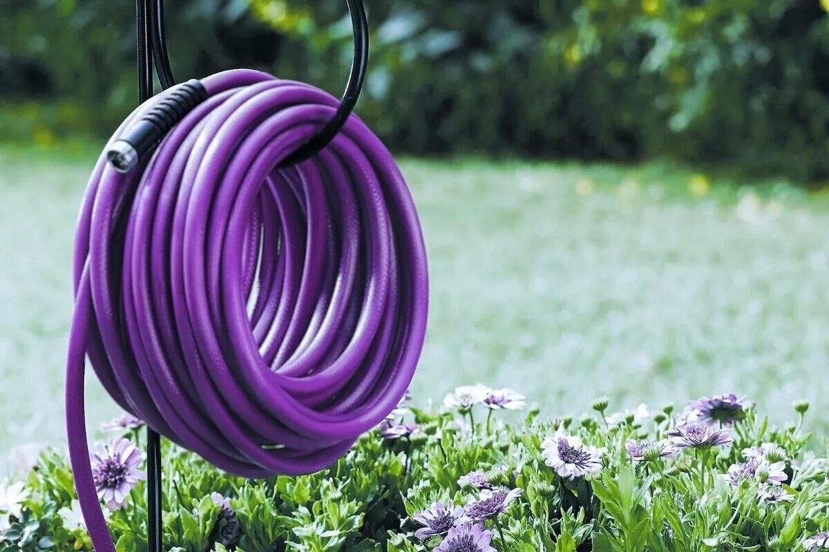 Magic hose зеленый распылитель. Шланги для полива огорода. Шланг поливать. Magic hose шланг 60 м. Шланг поливать.