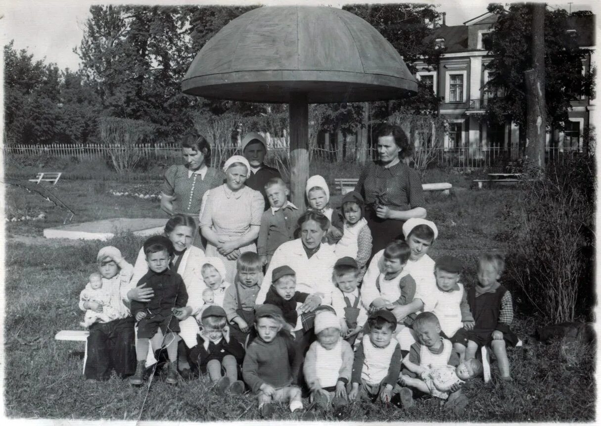 Школа 1949 год. Старые детские сады. Довоенный детский сад. Старые детские дома. Первые детские сады.