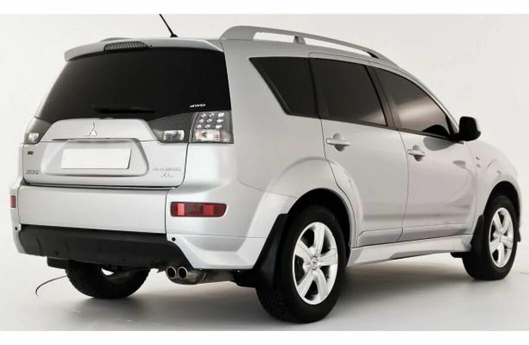 Mitsubishi outlander xl передние. Аутлендер 2007 2.4 в обвесах. Обвес Аутлендер ХЛ. Клыки передние Mitsubishi Outlander XL. Outlander XL обвес.