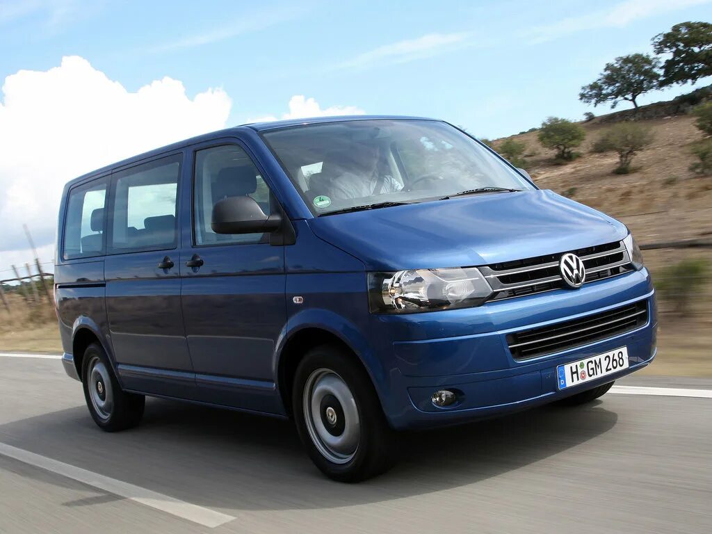 Купить дизельный фольксваген. Фольксваген Мультивен т5. VW t5 2003. VW t5 Multivan-Caravelle. Фольксваген Мультивен 2009.