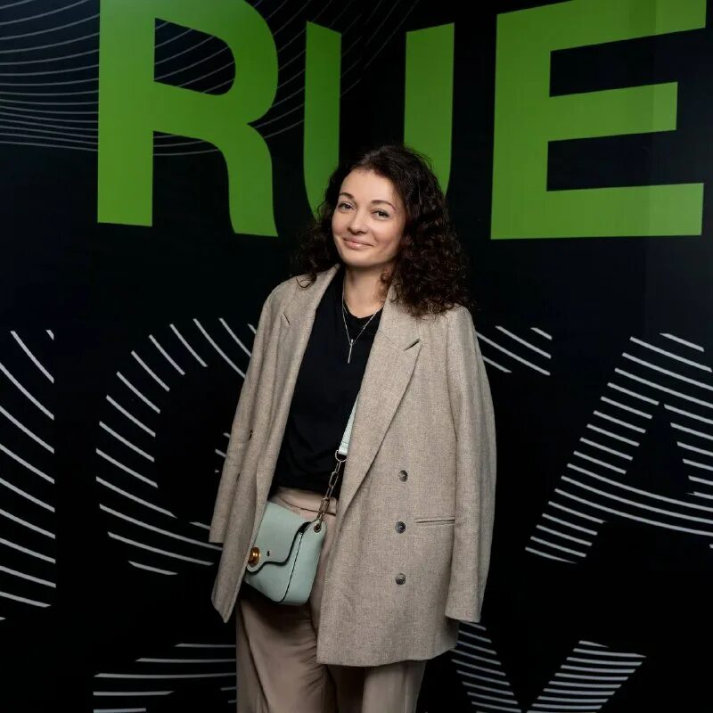 Джун тимлид сеньор. Лидское жкх. Директор петровича. Лид директор. Директор жкх лида.