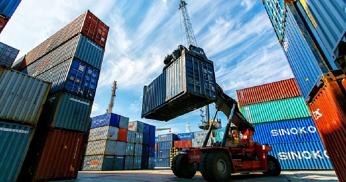 Электроугли контейнерный терминал. Разгрузка контейнеров. Нехватка контейнеров. Нехватка контейнеров. Дефицит контейнеров.