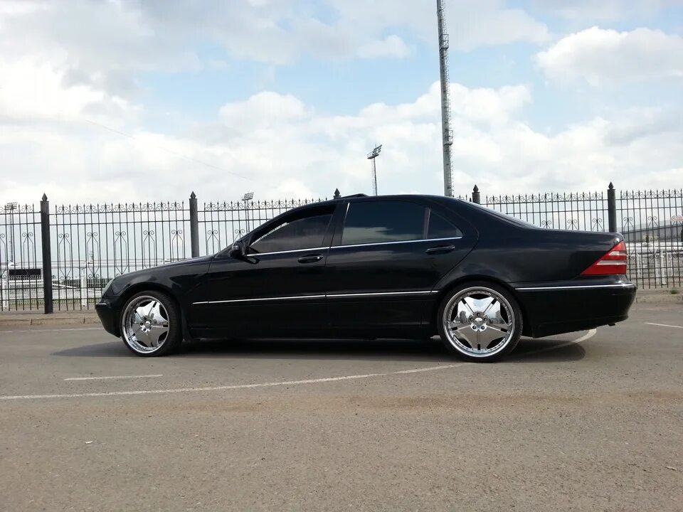 W220 r18 amg. W220 колеса. Мерседес w220 r18. W220 r17. Mercedes w220 r18.