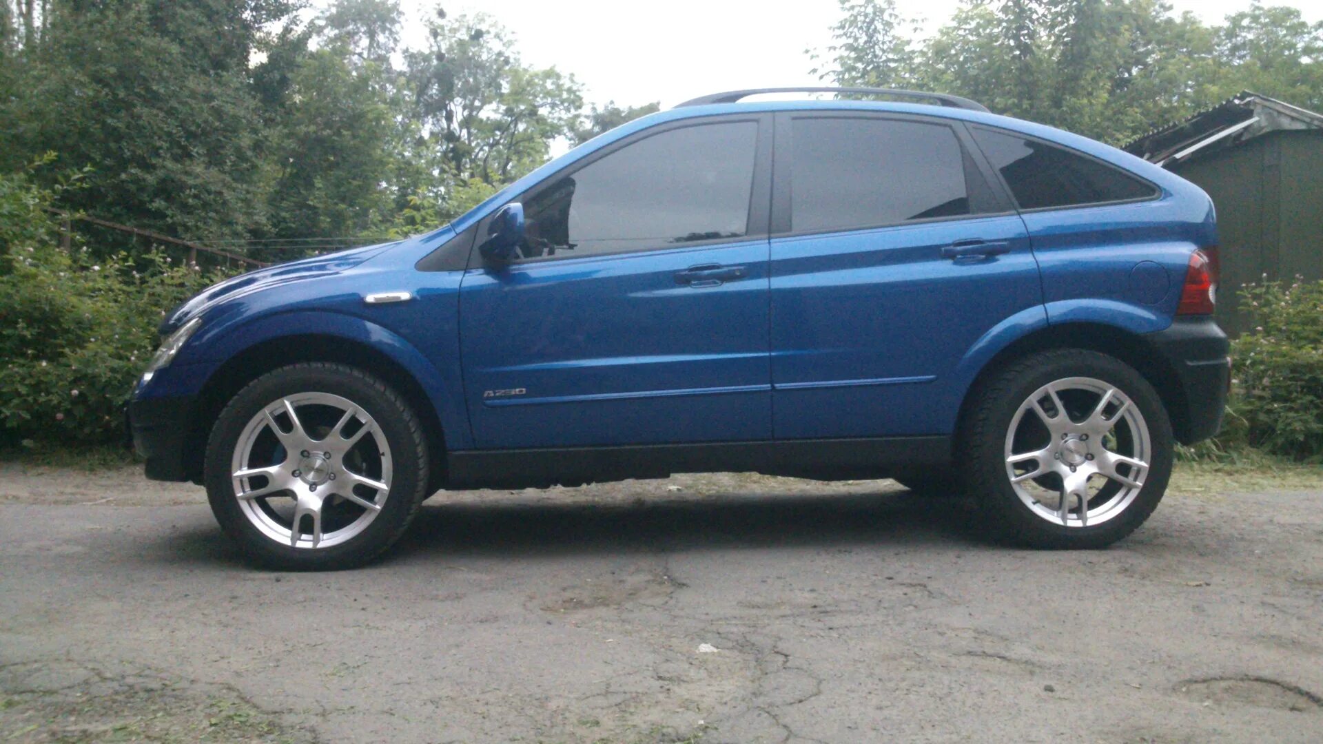 Санг йонг колеса. Диски ssangyong actyon 1. саньенг актион 1 поколения. диски ssangyong actyon new r17. диски на санг енг актион 16 радиус.