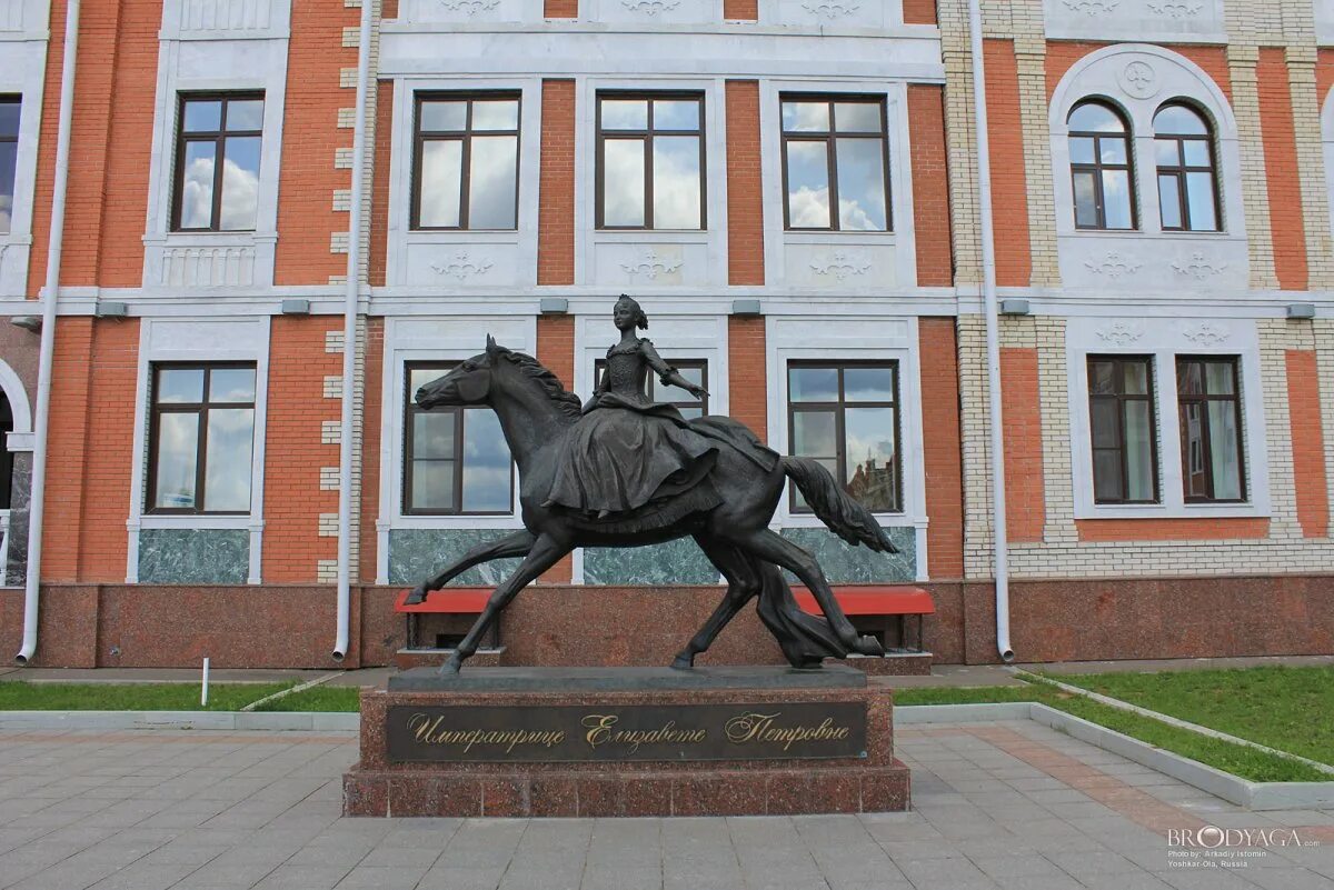 Без границ йошкар ола. Йошкар-ола йошкар-ола, республика марий эл. йошкар-ола памятники. йошкар-ола памятники архитектуры. памятник мустафе в йошкар-оле.