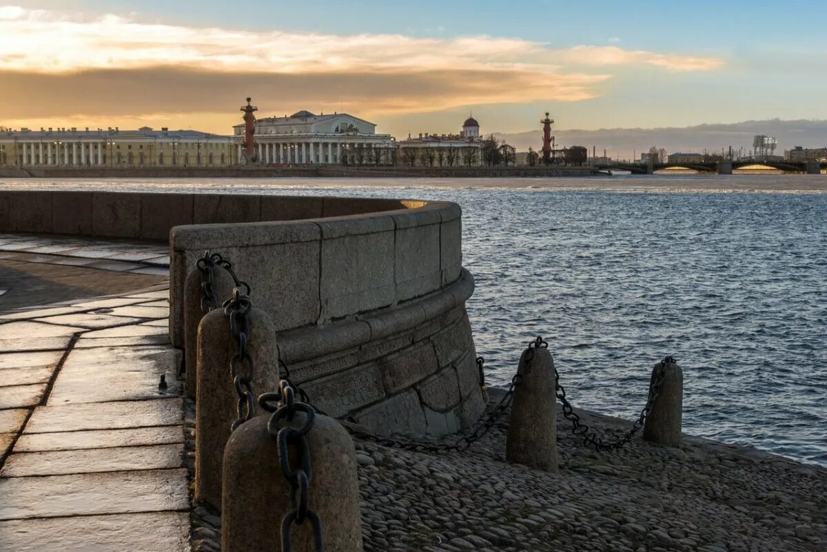 Можно ли попасть в петербург. Набережная невы в санкт-петербурге. набережная стрелки васильевского острова. река нева в санкт-петербурге. набережные реки нева в питере.