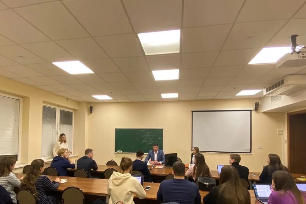 Классы мгимо. Мгимо в ташкенте лицей. Мгимо обои. Мгимо классы. 443 аудитория мгимо.