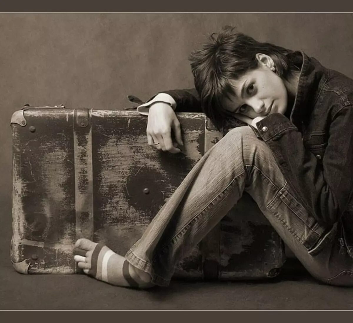 Забавные чемоданы. Чемодан без ручки. Чемодан без ручки поговорка. Прикольный чемоданчик. Тащить чемодан без ручки.