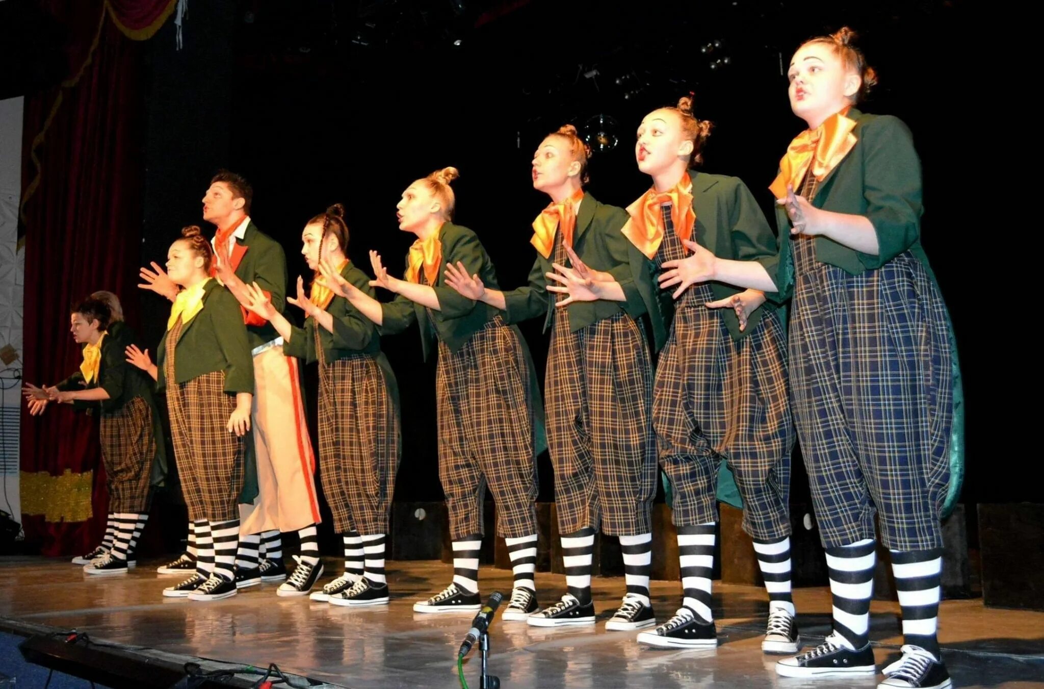 Кошкин дом спектакль. Роль в театре. Буффонада театр в англии. Буффонада жанр в театре это. Спектакль буффонада.