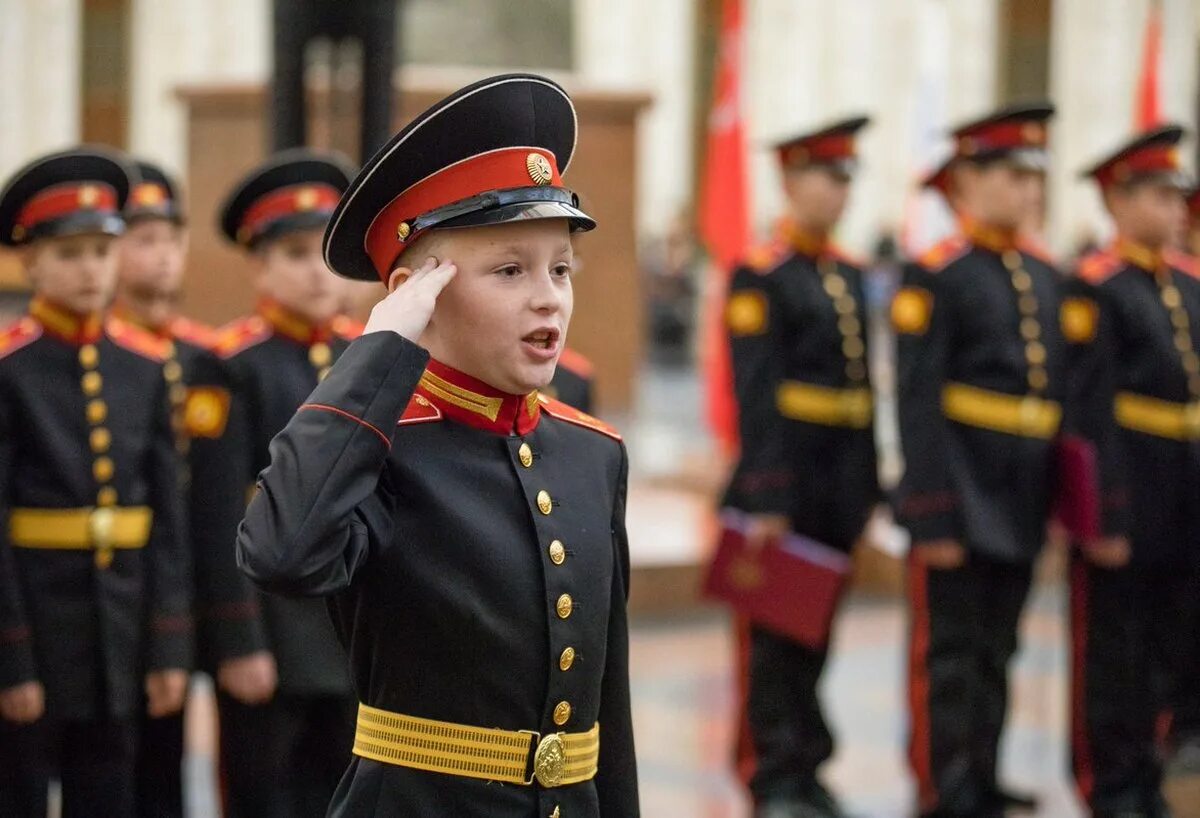 Сву 5. СВУ Суворовское военное училище. Кадетский корпус Суворовское училище. Кадеты Суворовского военного училища. Кадеты Суворовского училища Москва.