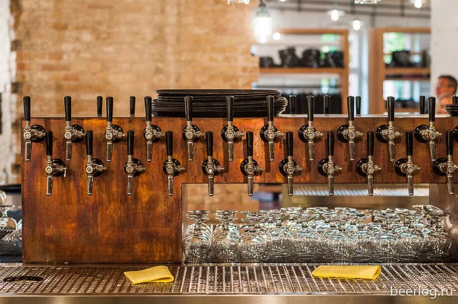 Установить паб. Установить паб. Барные стойки. Локал паб лобня. Стойка для розлива пива.