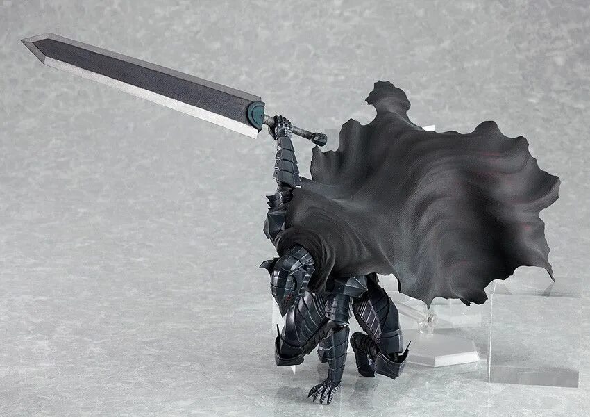 Комплект берсерка. Берсерк Гатс в броне. Фигурка figma Berserk Guts Berserker Armor. Гатс с мечом. Гатс Берсерк фигурка в броне.