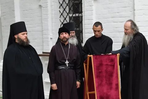 Настоятель мужского