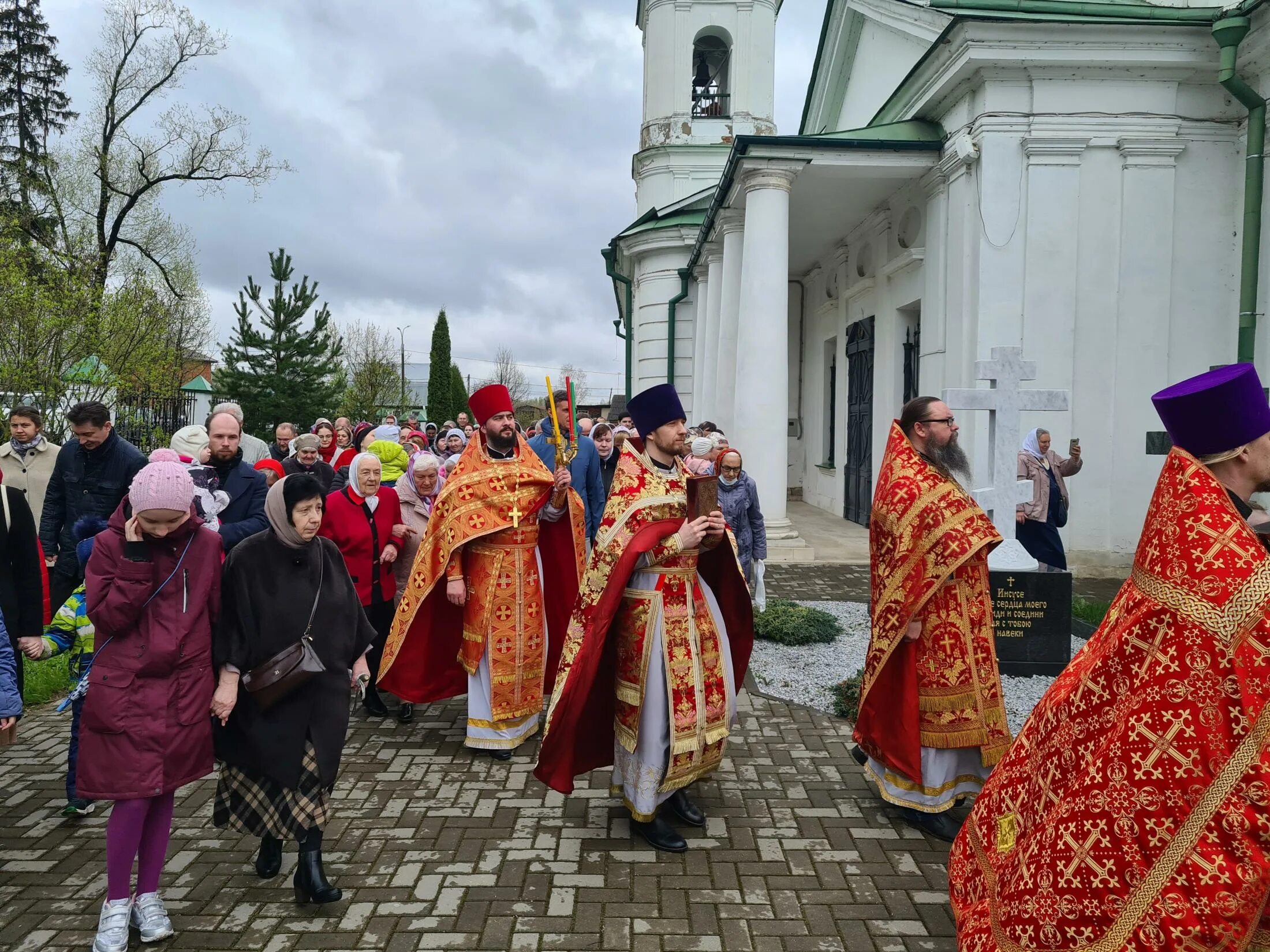 Храм Воскресения Христова (молоди). Молоди Воскресенская Церковь. Молодинская Церковь. Настоятель церкви Воскресение Христово в Ярославле. Погода в молодях