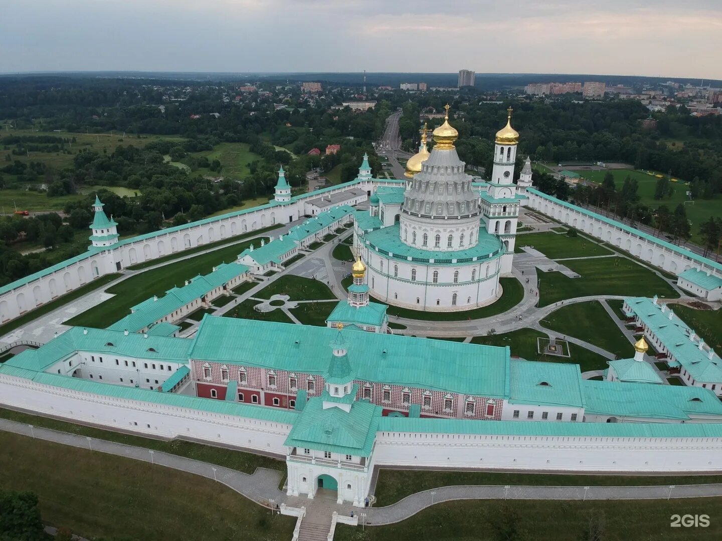 Воскресенский мужской монастырь истра. Новоиерусалимский монастырь в Истре. Воскресенский Новоиерусалимский мужской ставропигиальный монастырь. Воскресенский Новоиерусалимский монастырь Истра. Истра новый Иерусалим монастырь.