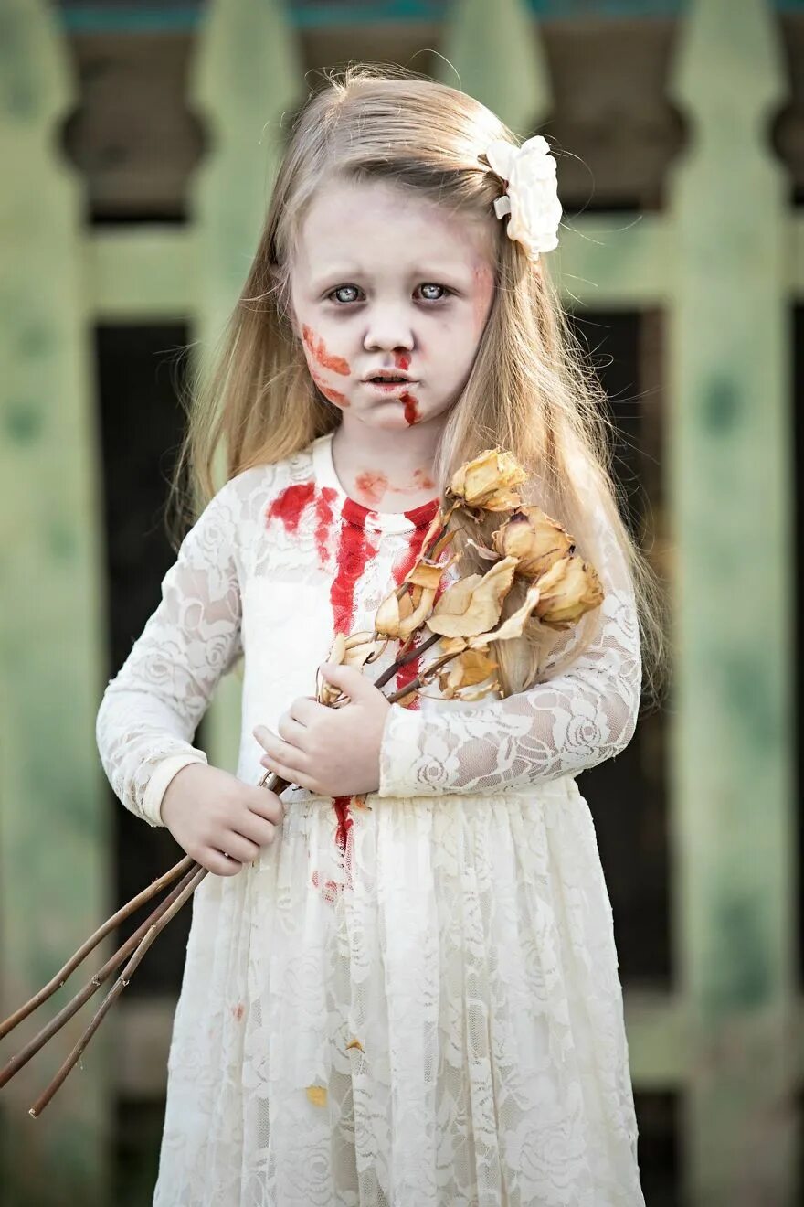 Детский испуг. Девочка была ужасная. Страшная маленькая девочка. Самые не красивае девушки. Девочка.