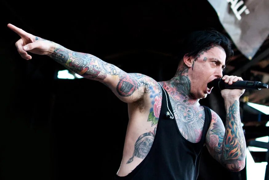 Ronald falling. Falling in reverse ронни радке. Ronald falling. Ронни falling in reverse. Ронни радке 2020.