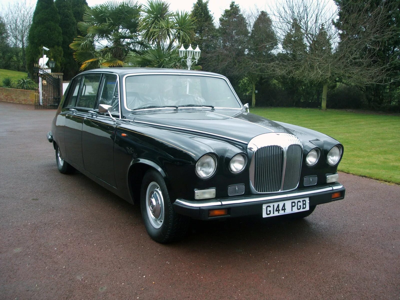Daimler. Daimler ds420. 1968 daimler ds420. лимузин ds420. даймлер лимузин.