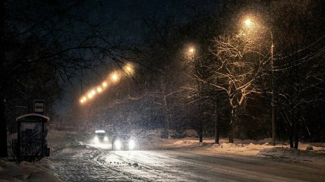 Снегопад ночью. Зима метель ночь. Метель в городе ночью. Снегопад в городе. Глубокая зимняя ночь метель в доме ни