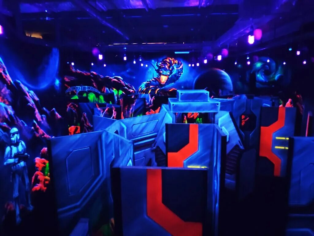 лазертаг-арена «laser. лазертаг зеленопарк. лазертаг златоуст. лазертаг в златоусте дк металлург. игра лазертаг.