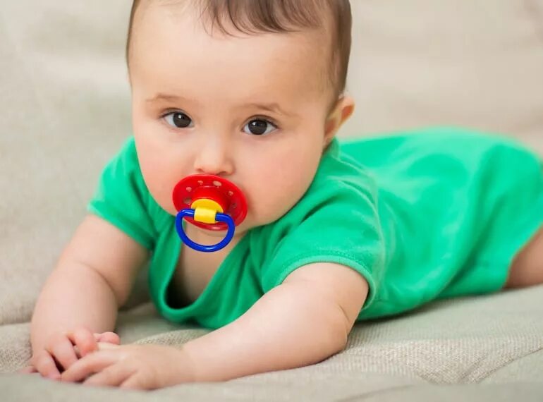 Девочка соска. Pacifier. Подростки pacifier car. Мама с соской. Give me pacifier.