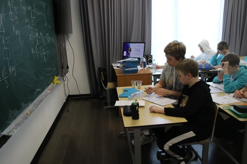 учитель по физике. физика лицей. ришельевский лицей учитель физики. учителя физики 444. ришельевский лицей учитель физики.