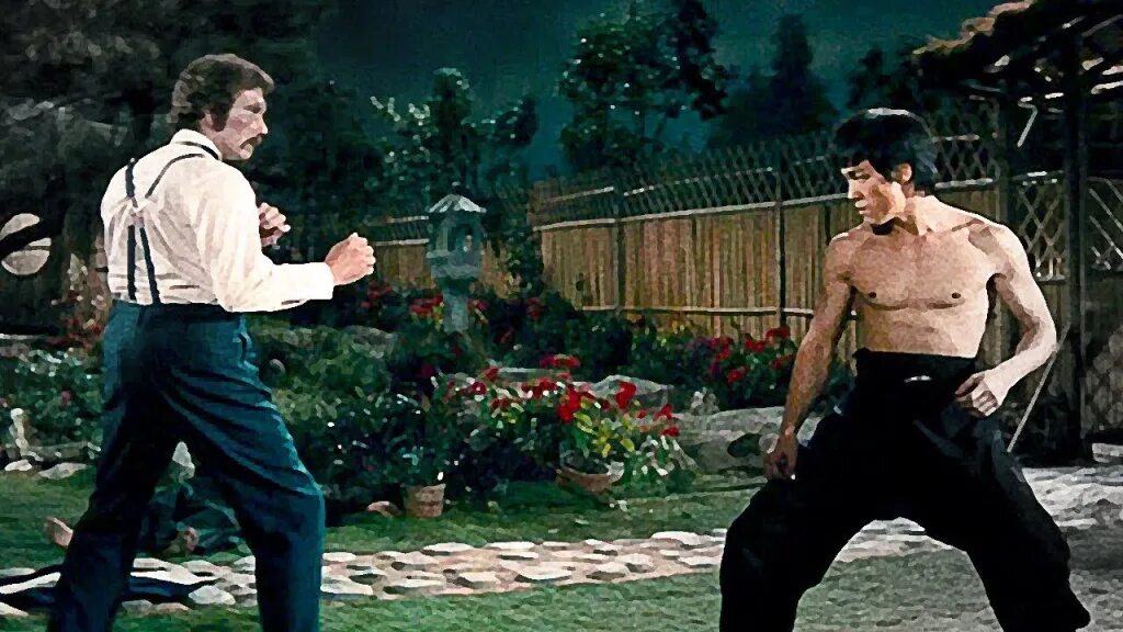 Дерется как брюс. Брюс ли кулак ярости 1972. джеки чан кулак ярости 1972. кулак ярости джеки чан брюс ли.