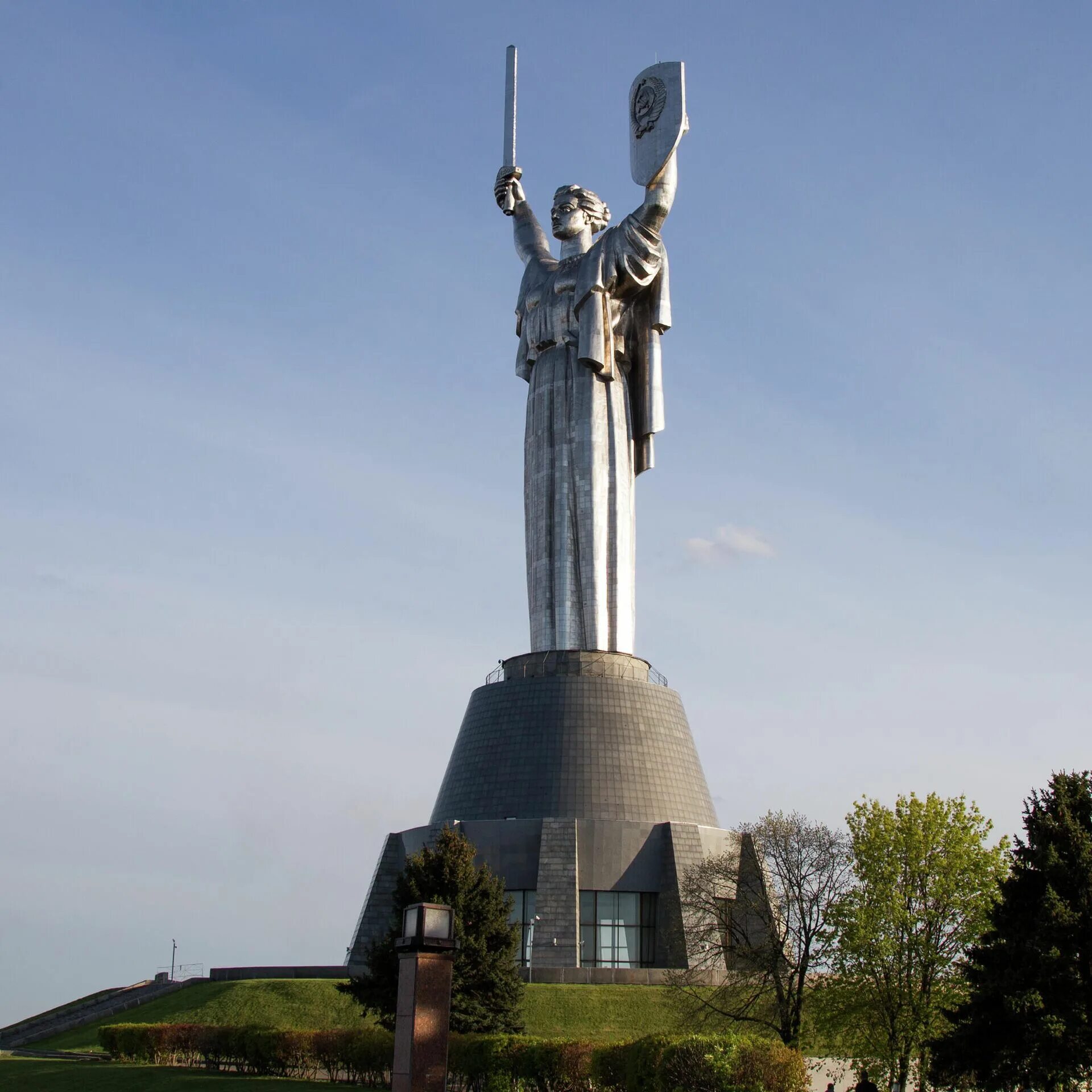 Родина-мать (Киев). Монумент Родина мать. Памятник Родина мать в Киеве. Киев город герой памятник Родина мать.