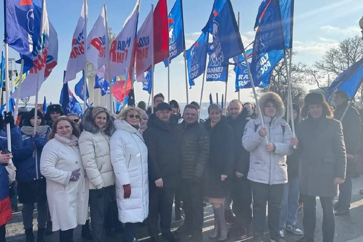 Патриотический митинг концерт. Митинг в поддержку России. Митинг сво. Митинг в Волгограде 2023. Участники митинга концерта