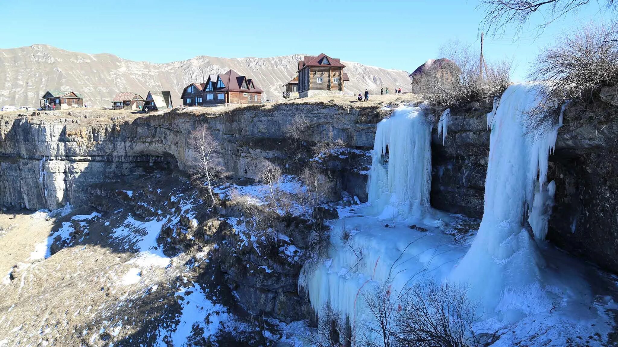 Зима в дагестане. Замерзший водопад в Дагестане. Дагестан зимой. Водопады Дагестан зимой. Зимние курорты Дагестана.
